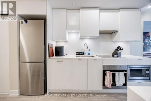 2108 - 99 Broadway Avenue, Toronto, ON - Indoor Photo Showing Kitchen With Upgraded Kitchen