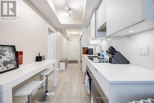 2108 - 99 Broadway Avenue, Toronto, ON - Indoor Photo Showing Kitchen With Upgraded Kitchen