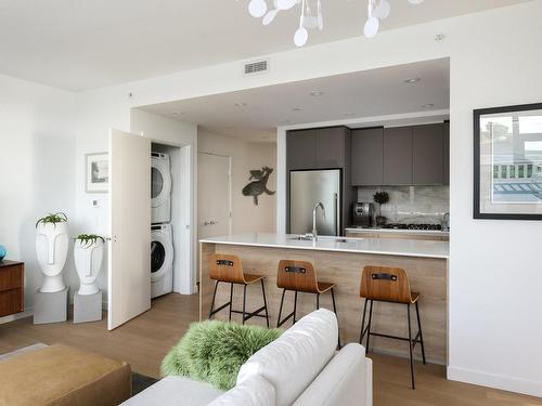 1205-363 Tyee Rd, Victoria, BC - Indoor Photo Showing Kitchen