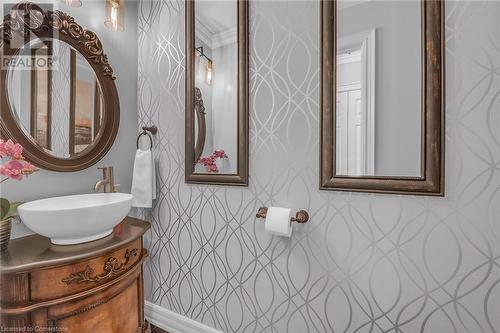 42 Ross Street, Caledonia, ON - Indoor Photo Showing Bathroom