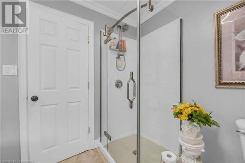 42 Ross Street, Caledonia, ON - Indoor Photo Showing Bathroom