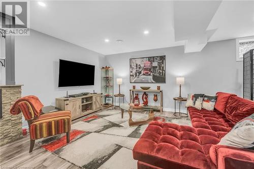 42 Ross Street, Caledonia, ON - Indoor Photo Showing Living Room