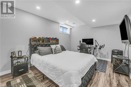 42 Ross Street, Caledonia, ON - Indoor Photo Showing Bedroom