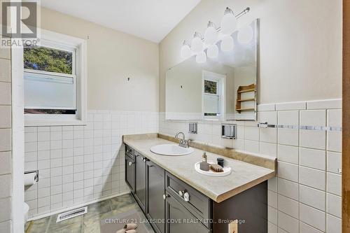 14 Ottaway Avenue, Barrie, ON - Indoor Photo Showing Bathroom