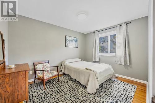 14 Ottaway Avenue, Barrie, ON - Indoor Photo Showing Bedroom