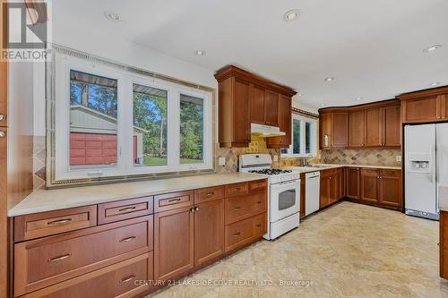 14 Ottaway Avenue, Barrie, ON - Indoor Photo Showing Kitchen