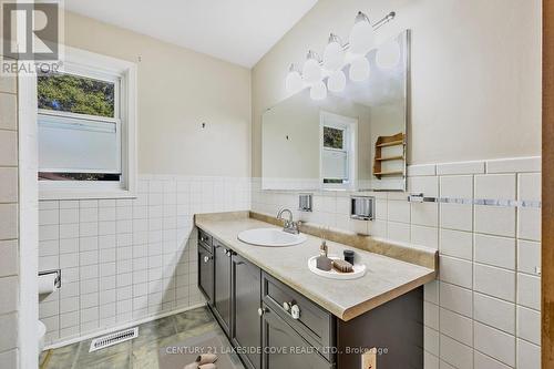 14 Ottaway Avenue, Barrie, ON - Indoor Photo Showing Bathroom