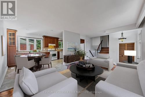 14 Ottaway Avenue, Barrie, ON - Indoor Photo Showing Living Room