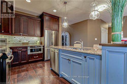 17 - 725 Eagletrace Drive, London, ON - Indoor Photo Showing Kitchen