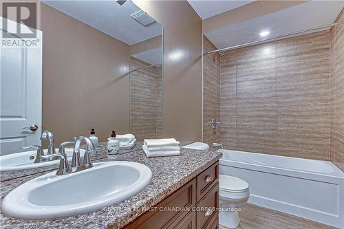 17 - 725 Eagletrace Drive, London, ON - Indoor Photo Showing Bathroom