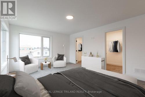 20 - 101 Swales Avenue, Strathroy-Caradoc (Sw), ON - Indoor Photo Showing Living Room