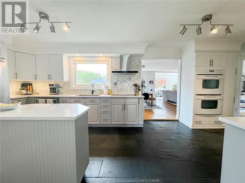 8235 Riverside Drive East, Windsor, ON - Indoor Photo Showing Kitchen With Upgraded Kitchen