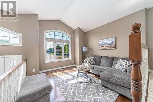 31 Tanser Court, Chatham, ON - Indoor Photo Showing Living Room