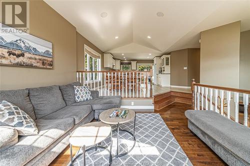 31 Tanser Court, Chatham, ON - Indoor Photo Showing Living Room