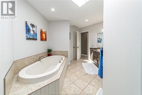 31 Tanser Court, Chatham, ON - Indoor Photo Showing Bathroom