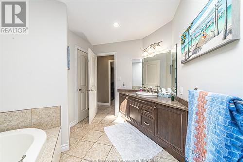 31 Tanser Court, Chatham, ON - Indoor Photo Showing Bathroom