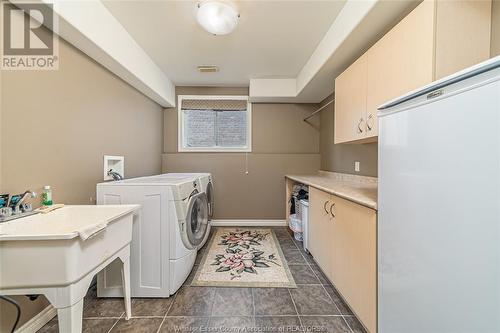 31 Tanser Court, Chatham, ON - Indoor Photo Showing Laundry Room