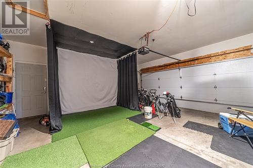 31 Tanser Court, Chatham, ON - Indoor Photo Showing Garage