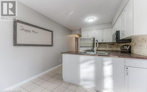 371 Strawberry Crescent, Waterloo, ON - Indoor Photo Showing Kitchen With Double Sink