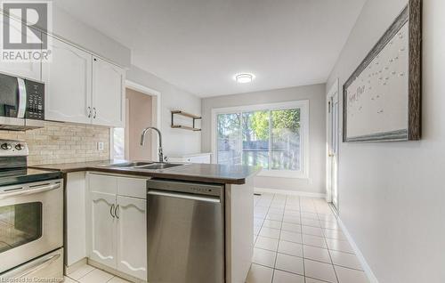 371 Strawberry Crescent, Waterloo, ON - Indoor Photo Showing Kitchen With Double Sink