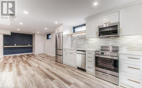 371 Strawberry Crescent, Waterloo, ON - Indoor Photo Showing Kitchen With Upgraded Kitchen