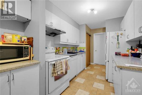 812 Tanguay Court, Ottawa, ON - Indoor Photo Showing Kitchen