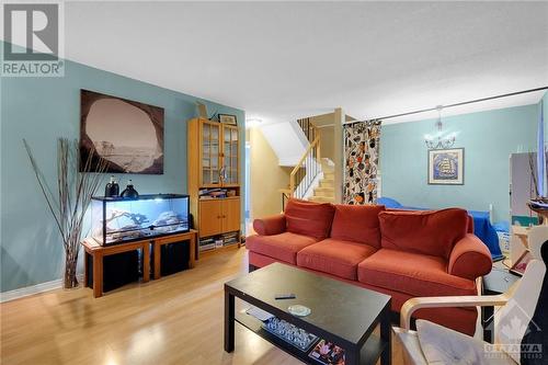 812 Tanguay Court, Ottawa, ON - Indoor Photo Showing Living Room