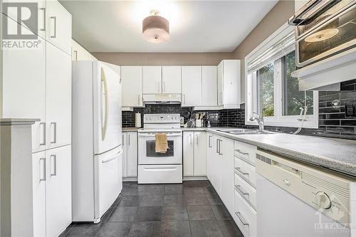 284 Tivoli Private, Nepean, ON - Indoor Photo Showing Kitchen With Double Sink