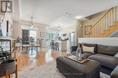 11 Blackpool Lane, East Gwillimbury, ON - Indoor Photo Showing Living Room