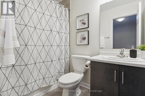 11 Blackpool Lane, East Gwillimbury, ON - Indoor Photo Showing Bathroom