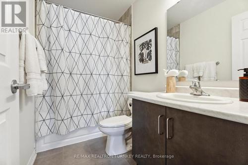 11 Blackpool Lane, East Gwillimbury, ON - Indoor Photo Showing Bathroom