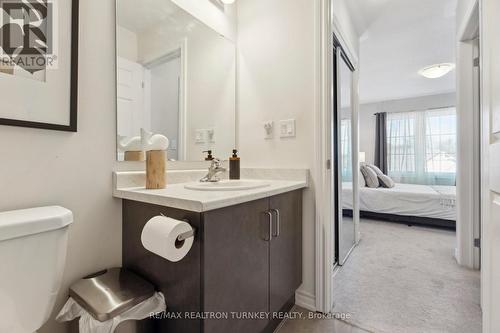 11 Blackpool Lane, East Gwillimbury, ON - Indoor Photo Showing Bathroom