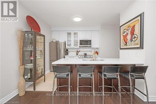 101 - 5070 Fairview Street, Burlington, ON - Indoor Photo Showing Kitchen