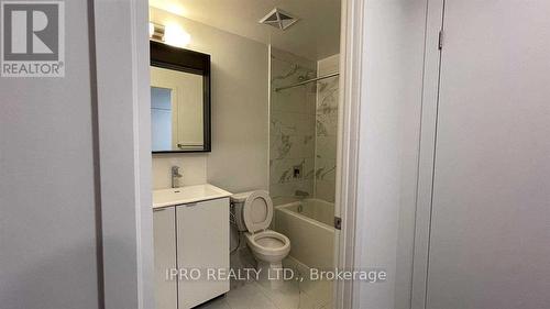 1603 - 4065 Confederation Parkway, Mississauga, ON - Indoor Photo Showing Bathroom