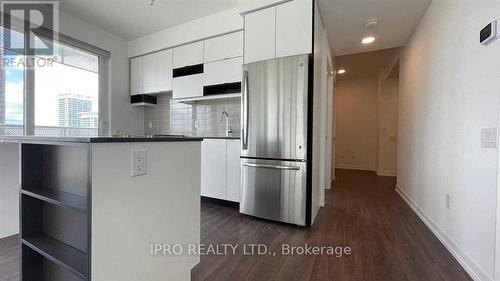 1603 - 4065 Confederation Parkway, Mississauga, ON - Indoor Photo Showing Kitchen