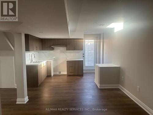 15 Powell Drive, Brampton, ON - Indoor Photo Showing Kitchen