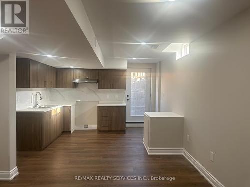 15 Powell Drive, Brampton, ON - Indoor Photo Showing Kitchen