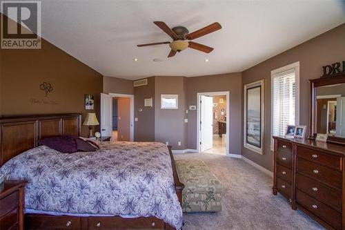 5071 Lipkovits Road, Kelowna, BC - Indoor Photo Showing Bedroom