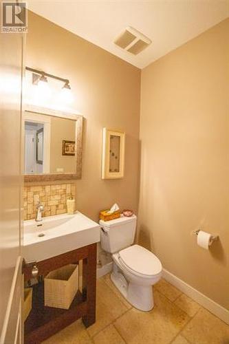 5071 Lipkovits Road, Kelowna, BC - Indoor Photo Showing Bathroom