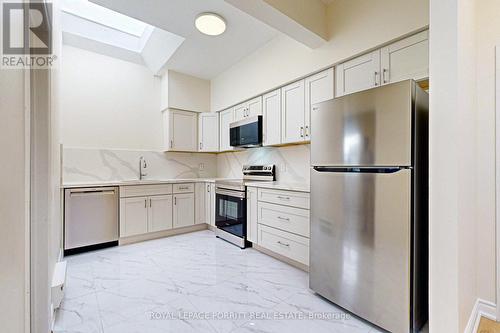 2 - 3519 Lake Shore Boulevard W, Toronto, ON - Indoor Photo Showing Kitchen