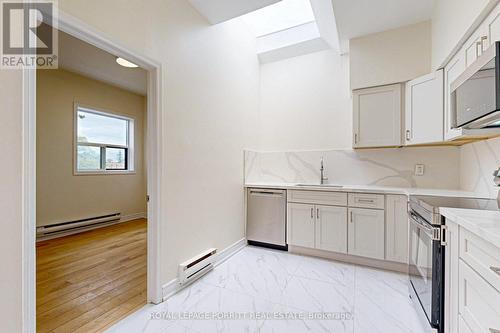 2 - 3519 Lake Shore Boulevard W, Toronto, ON - Indoor Photo Showing Kitchen