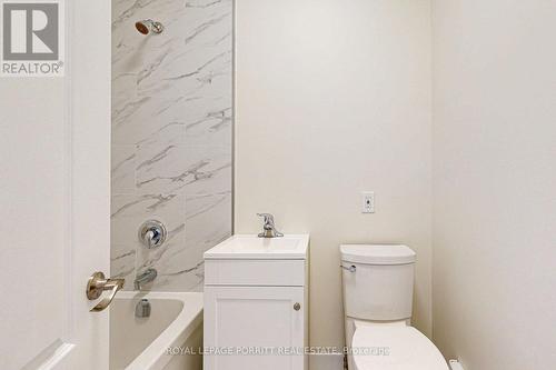 2 - 3519 Lake Shore Boulevard W, Toronto, ON - Indoor Photo Showing Bathroom