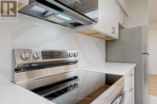 2 - 3519 Lake Shore Boulevard W, Toronto, ON - Indoor Photo Showing Kitchen