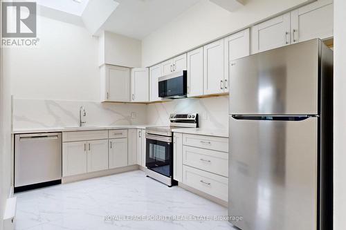 2 - 3519 Lake Shore Boulevard W, Toronto, ON - Indoor Photo Showing Kitchen