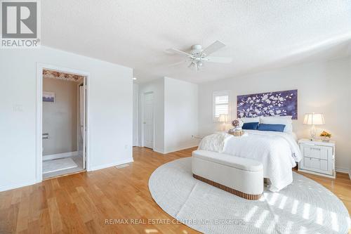 2485 Strathmore Crescent, Mississauga, ON - Indoor Photo Showing Bedroom