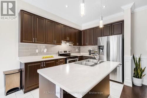 62 Vezna Crescent, Brampton, ON - Indoor Photo Showing Kitchen With Double Sink With Upgraded Kitchen