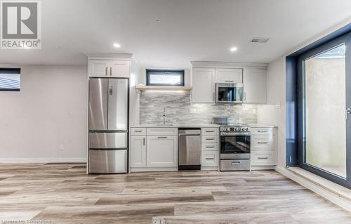 371 Strawberry Crescent, Waterloo, ON - Indoor Photo Showing Kitchen With Upgraded Kitchen