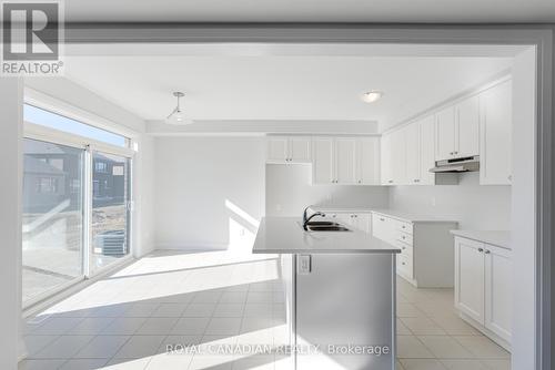 17 Corley Street, Kawartha Lakes, ON - Indoor Photo Showing Kitchen