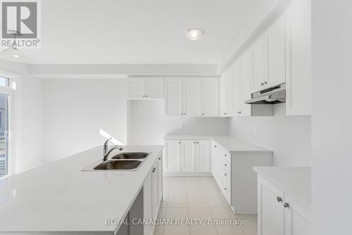 17 Corley Street, Kawartha Lakes, ON - Indoor Photo Showing Kitchen With Double Sink