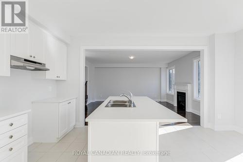 17 Corley Street, Kawartha Lakes, ON - Indoor Photo Showing Kitchen With Double Sink